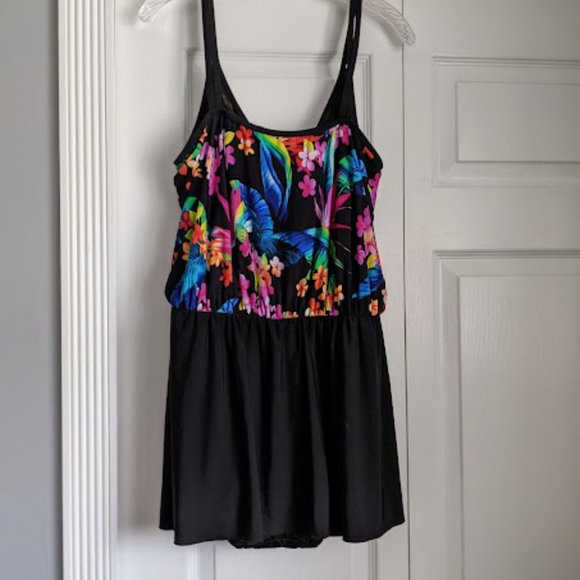 Ladies swim suit - Picture 2 of 7